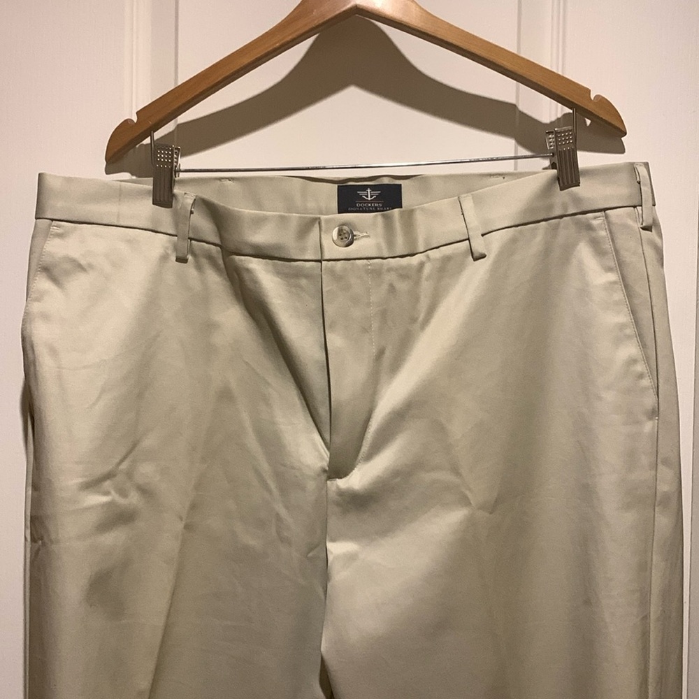 Dockers Men’s Signature Tan Khaki’s